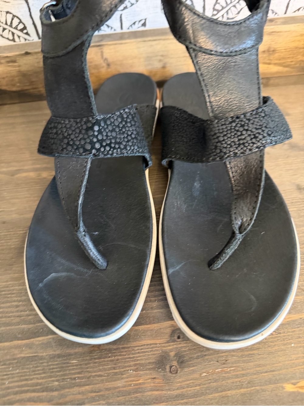 Sorel black ankle strap sandals size 9.5